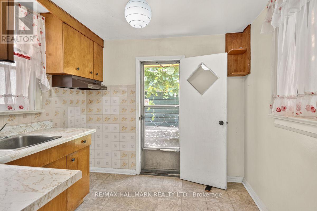 511 Northcliffe Boulevard, Toronto, ON - Indoor Photo Showing Kitchen