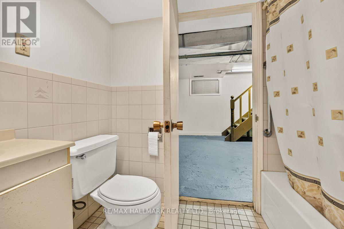 511 Northcliffe Boulevard, Toronto, ON - Indoor Photo Showing Bathroom
