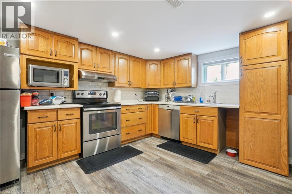 13 Beaucourt Place Unit# Lower, Hamilton, ON - Indoor Photo Showing Kitchen