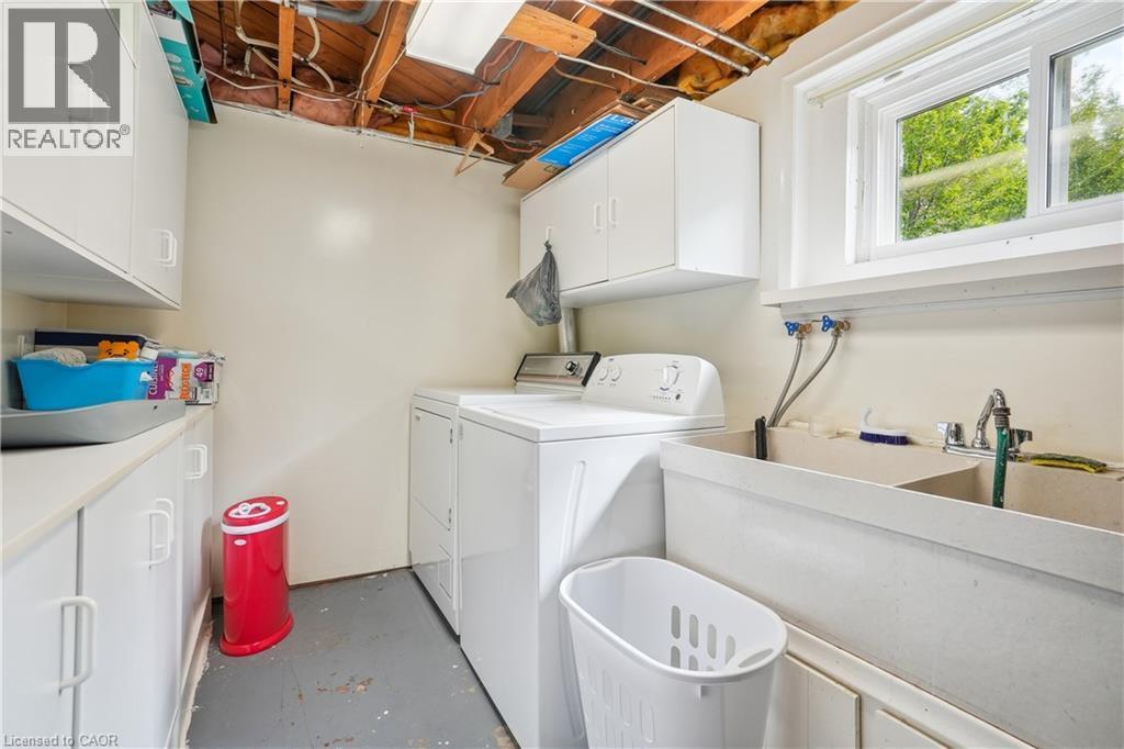 13 Beaucourt Place Unit# Lower, Hamilton, ON - Indoor Photo Showing Laundry Room