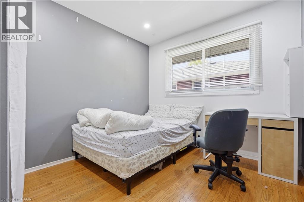 38 High Street, Waterloo, ON - Indoor Photo Showing Bedroom