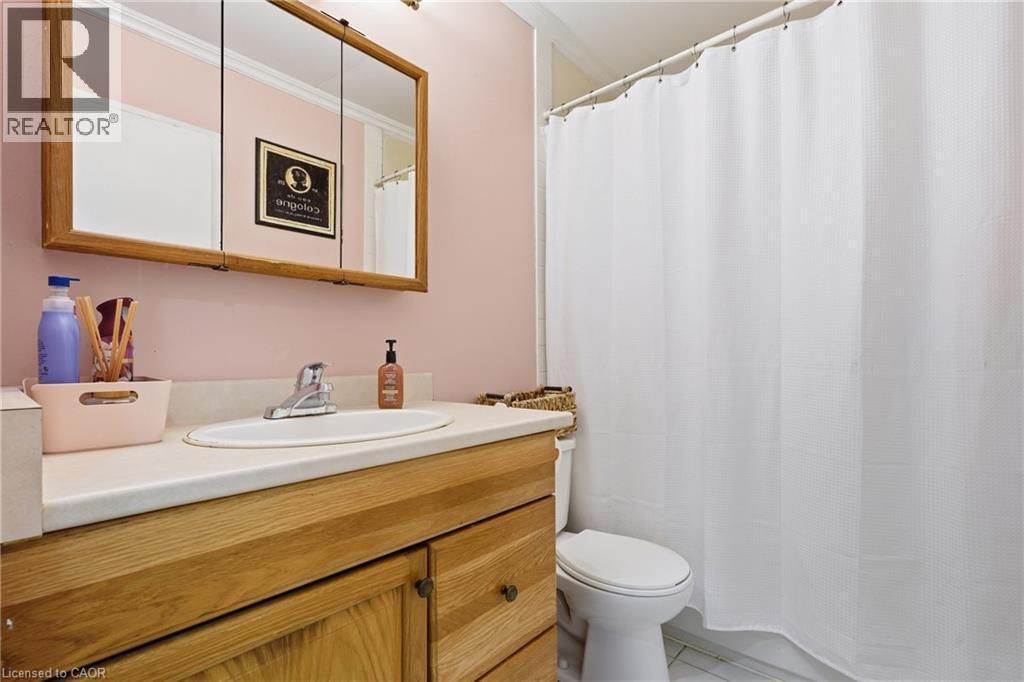 38 High Street, Waterloo, ON - Indoor Photo Showing Bathroom
