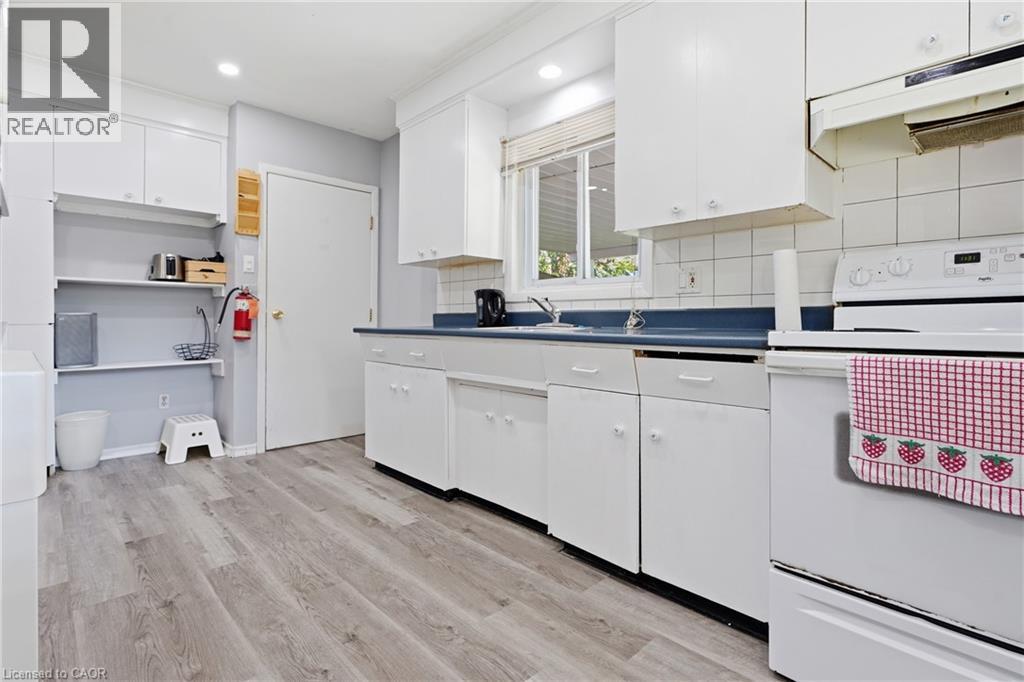 38 High Street, Waterloo, ON - Indoor Photo Showing Kitchen With Double Sink
