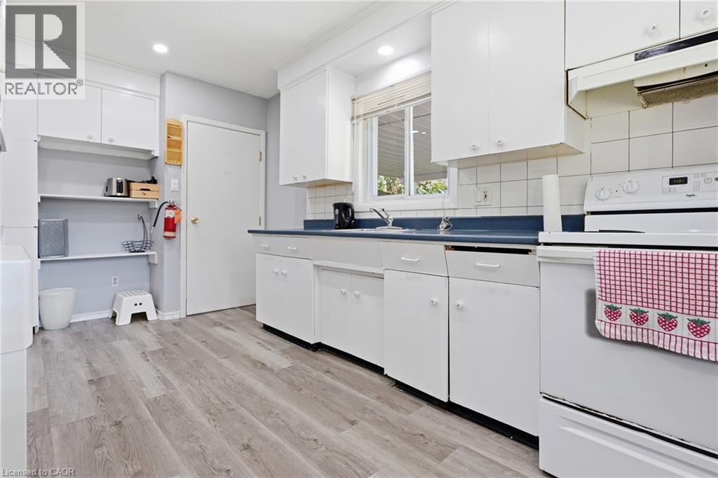 38 High Street, Waterloo, ON - Indoor Photo Showing Kitchen With Double Sink