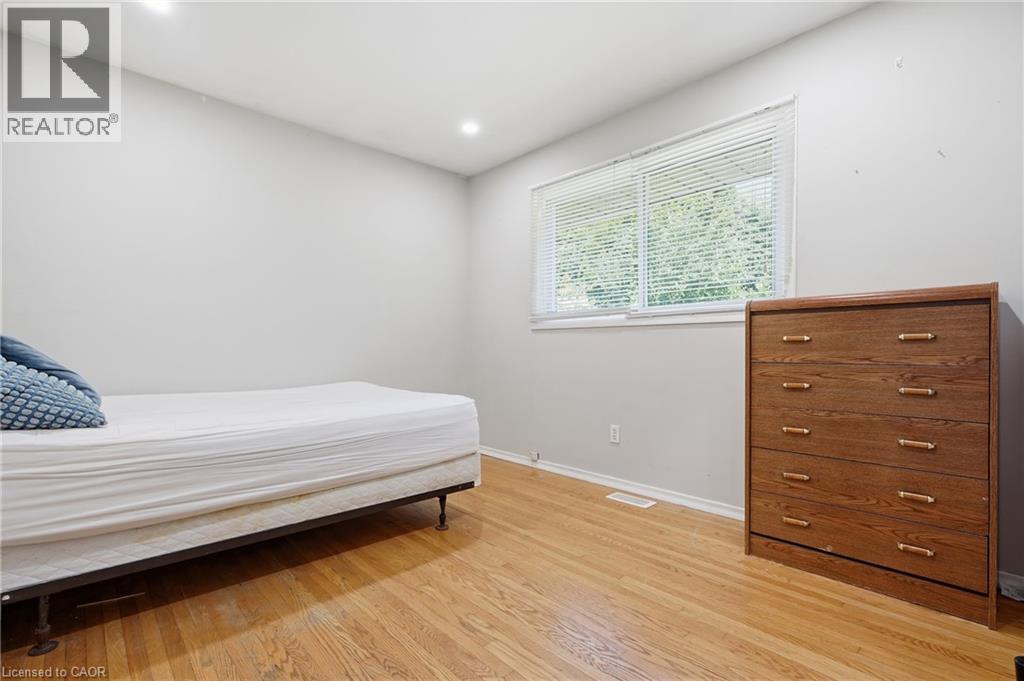 38 High Street, Waterloo, ON - Indoor Photo Showing Bedroom