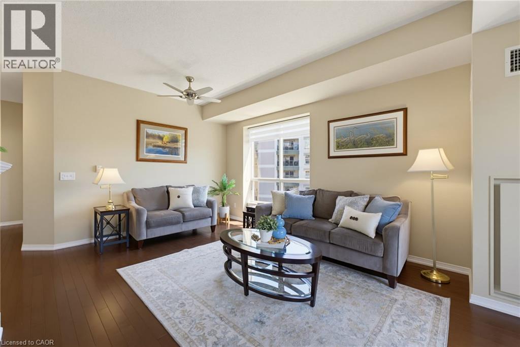 2000 Creekside Drive Unit# 605, Dundas, ON - Indoor Photo Showing Living Room