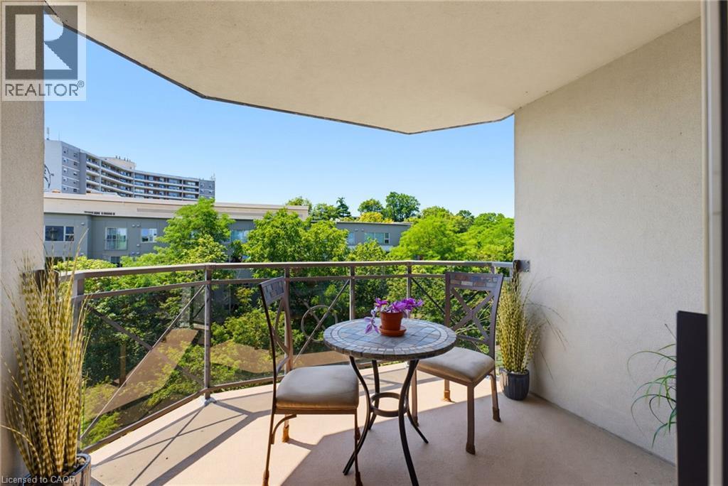 2000 Creekside Drive Unit# 605, Dundas, ON - Outdoor With Balcony With Exterior