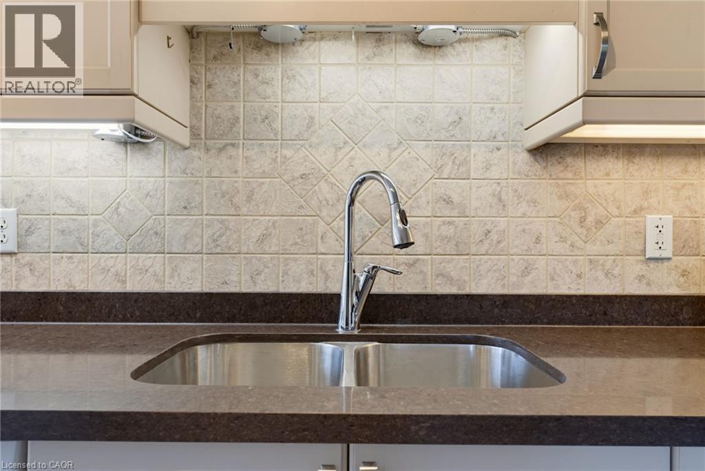 2000 Creekside Drive Unit# 605, Dundas, ON - Indoor Photo Showing Kitchen With Double Sink