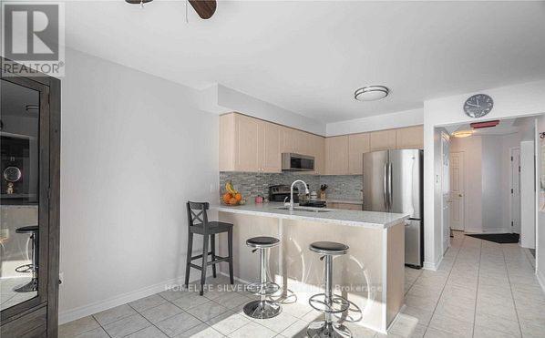 680 Langlaw Drive, Cambridge, ON - Indoor Photo Showing Kitchen