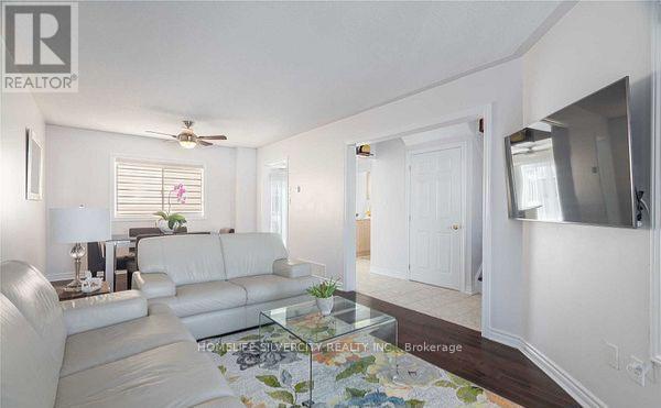 680 Langlaw Drive, Cambridge, ON - Indoor Photo Showing Living Room