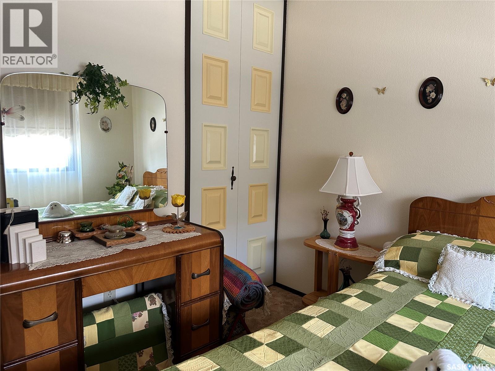 213 5Th Street, Weyburn, SK - Indoor Photo Showing Bedroom