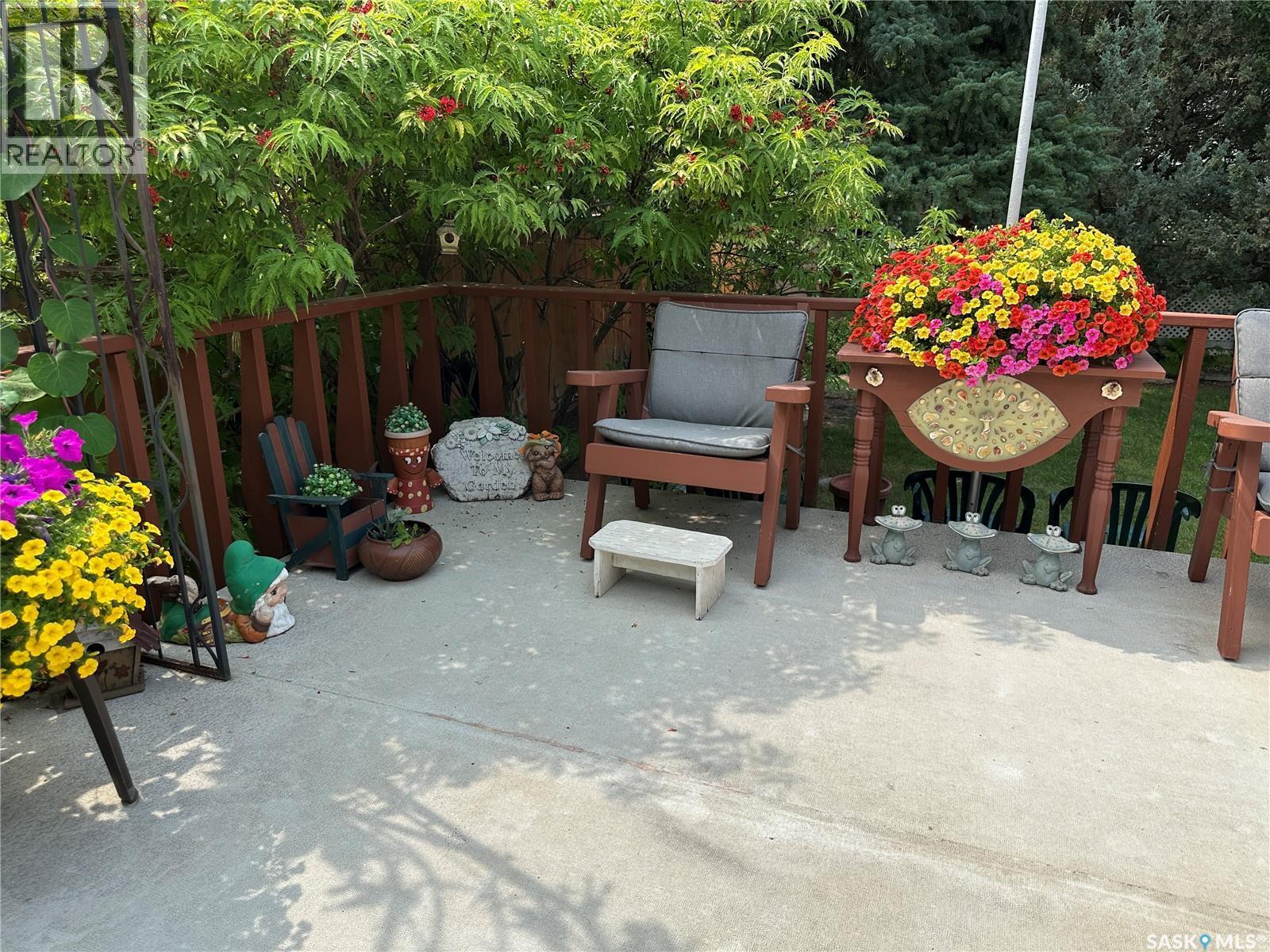 213 5Th Street, Weyburn, SK - Outdoor With Deck Patio Veranda