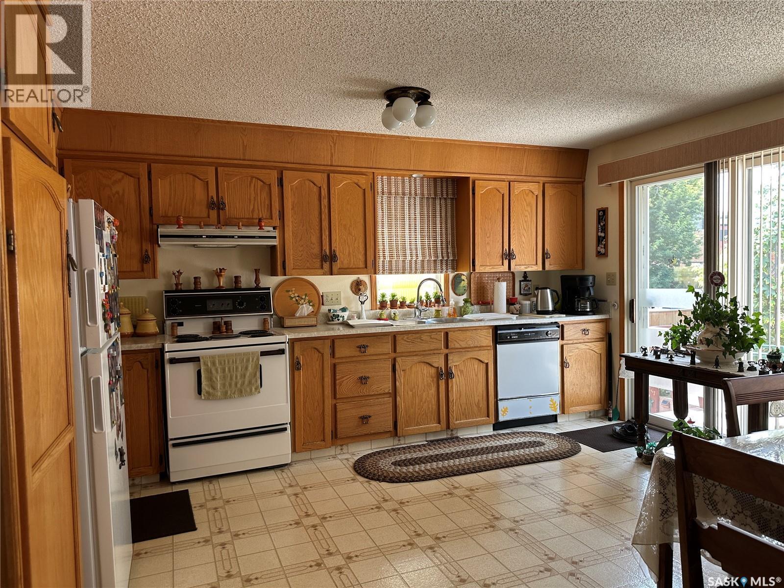 213 5Th Street, Weyburn, SK - Indoor Photo Showing Kitchen With Double Sink