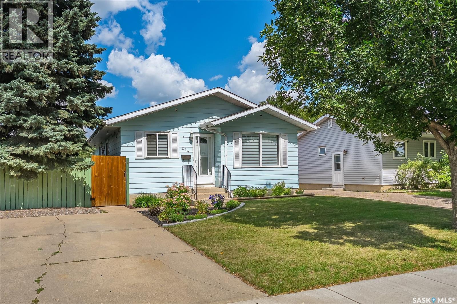 214 Michener Crescent, Saskatoon, SK - Outdoor