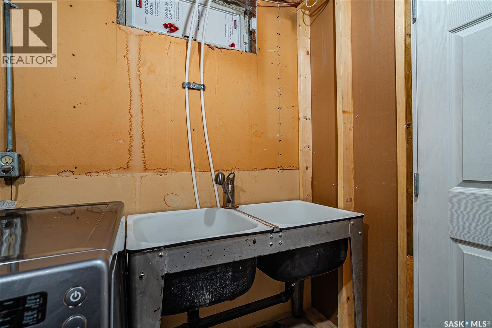 214 Michener Crescent, Saskatoon, SK - Indoor Photo Showing Laundry Room
