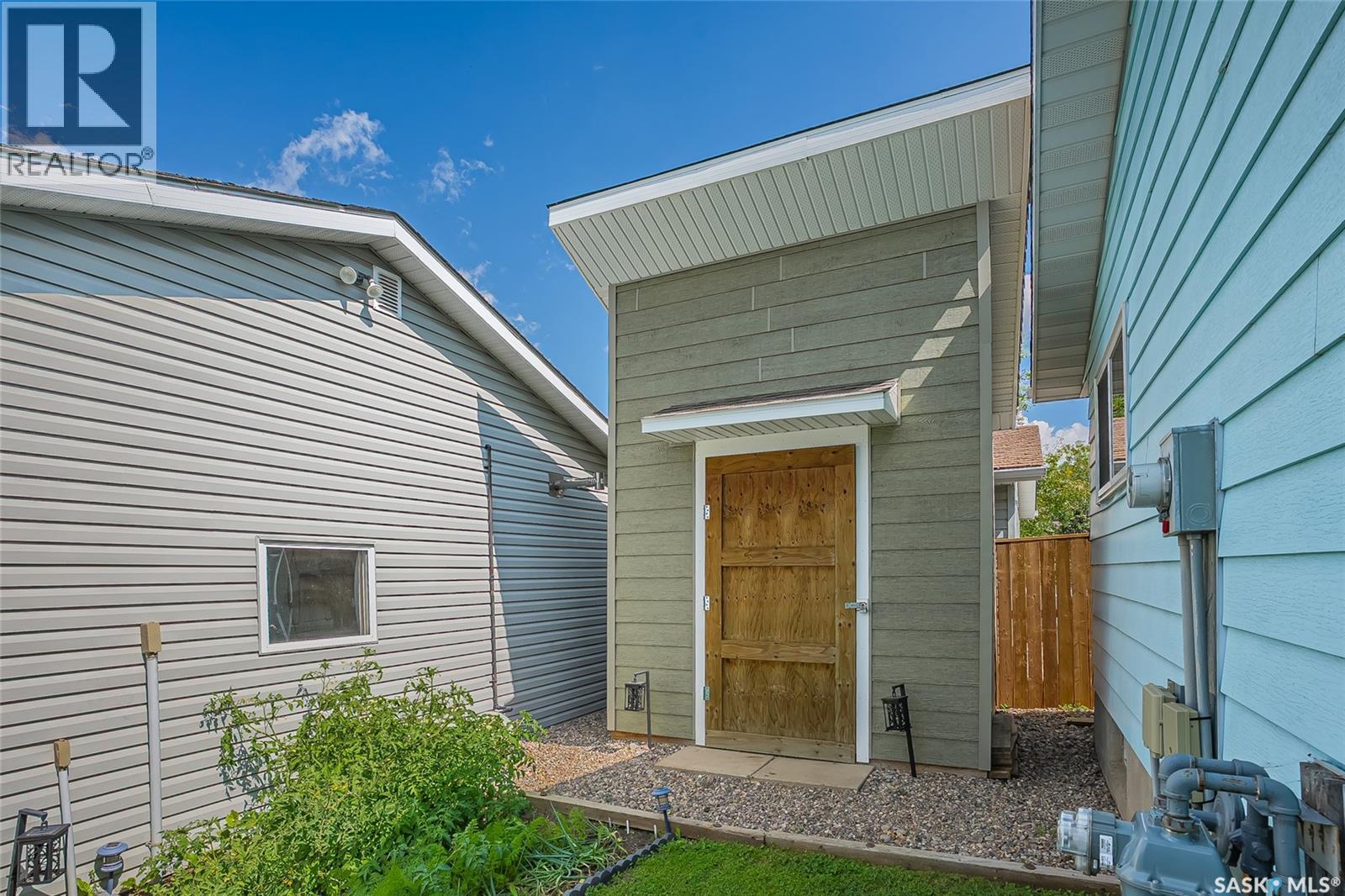 214 Michener Crescent, Saskatoon, SK - Outdoor With Exterior