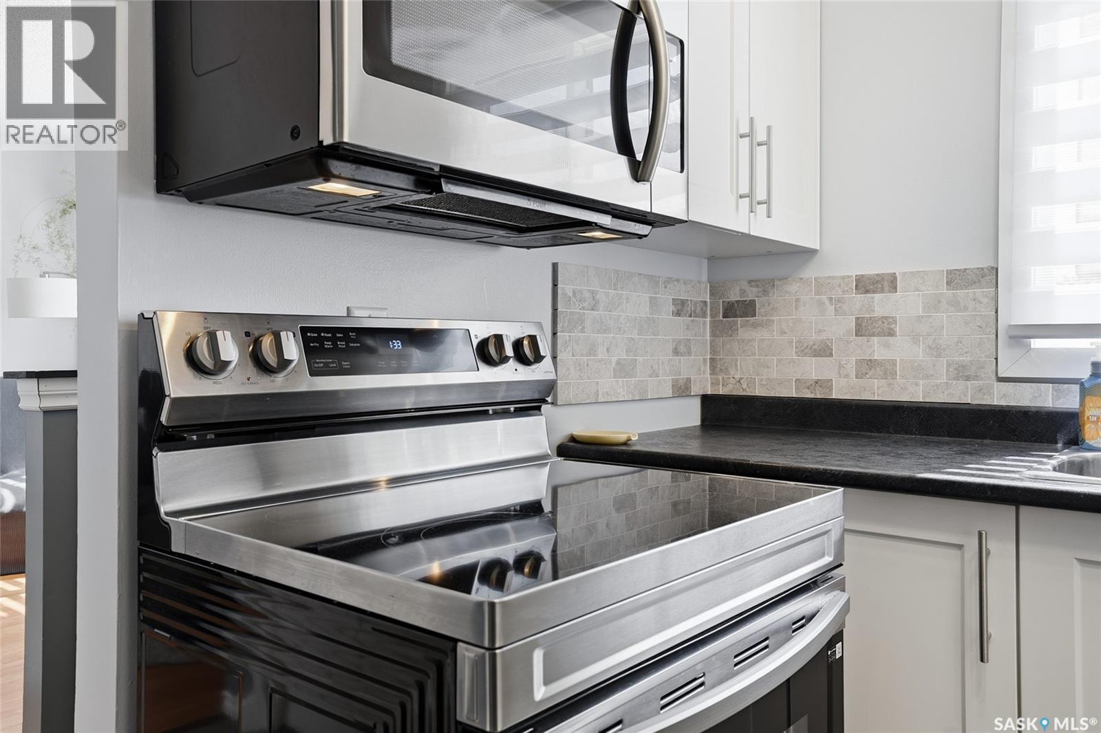 214 Michener Crescent, Saskatoon, SK - Indoor Photo Showing Kitchen