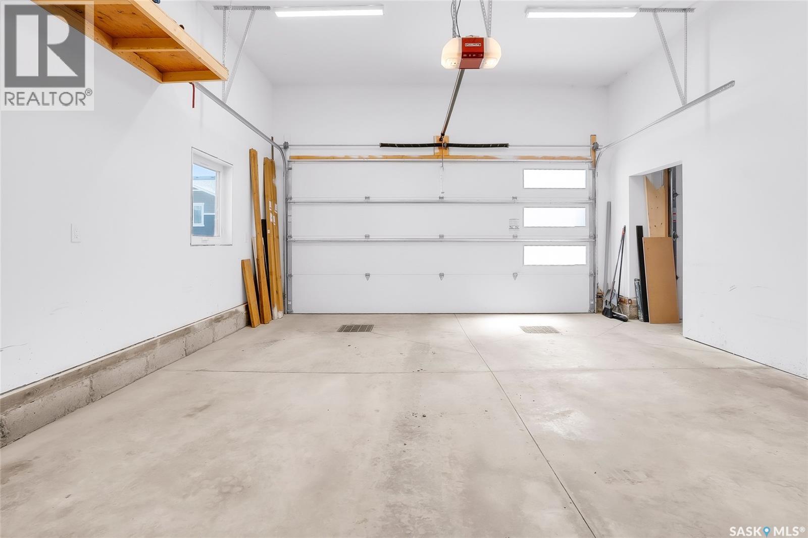 140 Forsey Avenue, Saskatoon, SK - Indoor Photo Showing Garage