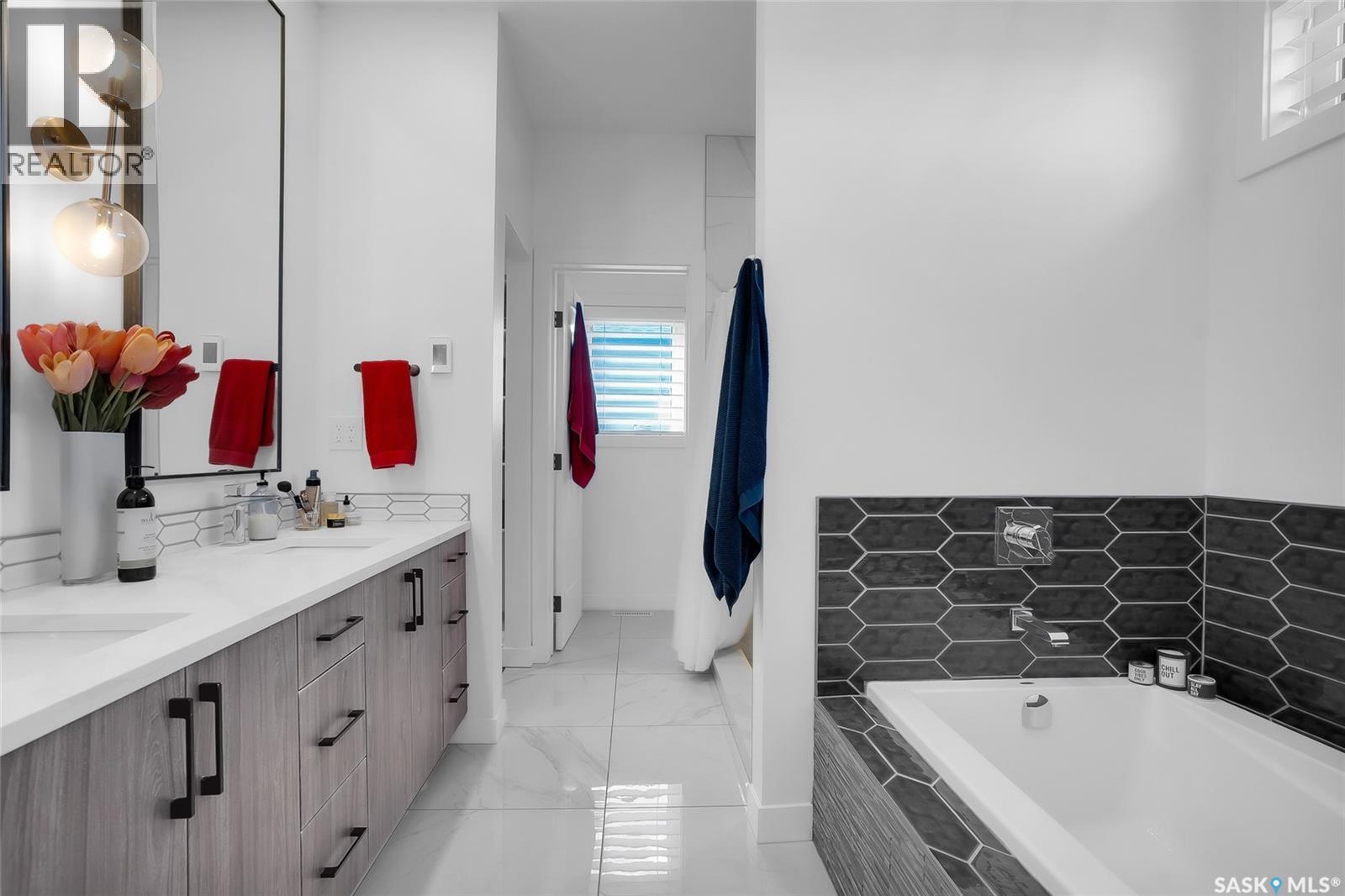 140 Forsey Avenue, Saskatoon, SK - Indoor Photo Showing Bathroom