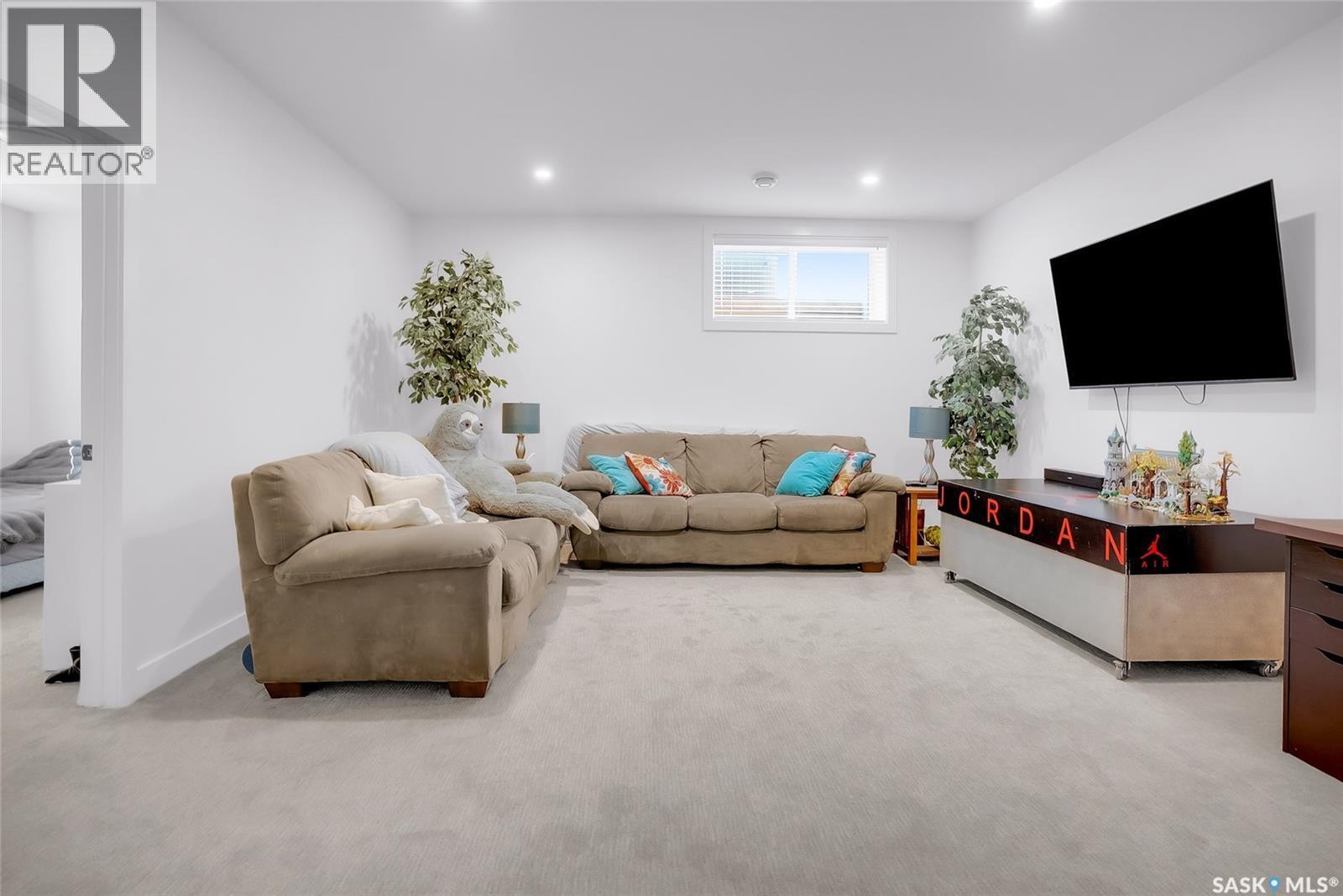140 Forsey Avenue, Saskatoon, SK - Indoor Photo Showing Living Room