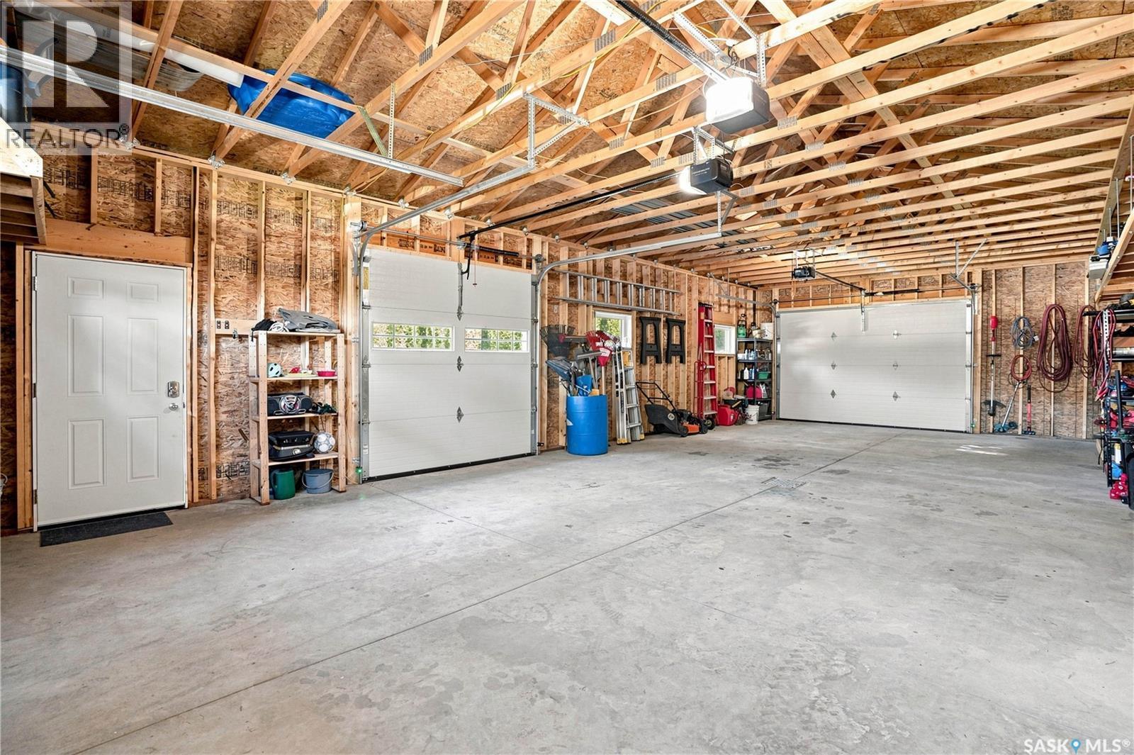 57 Potter Crescent, Saskatoon, SK - Indoor Photo Showing Garage