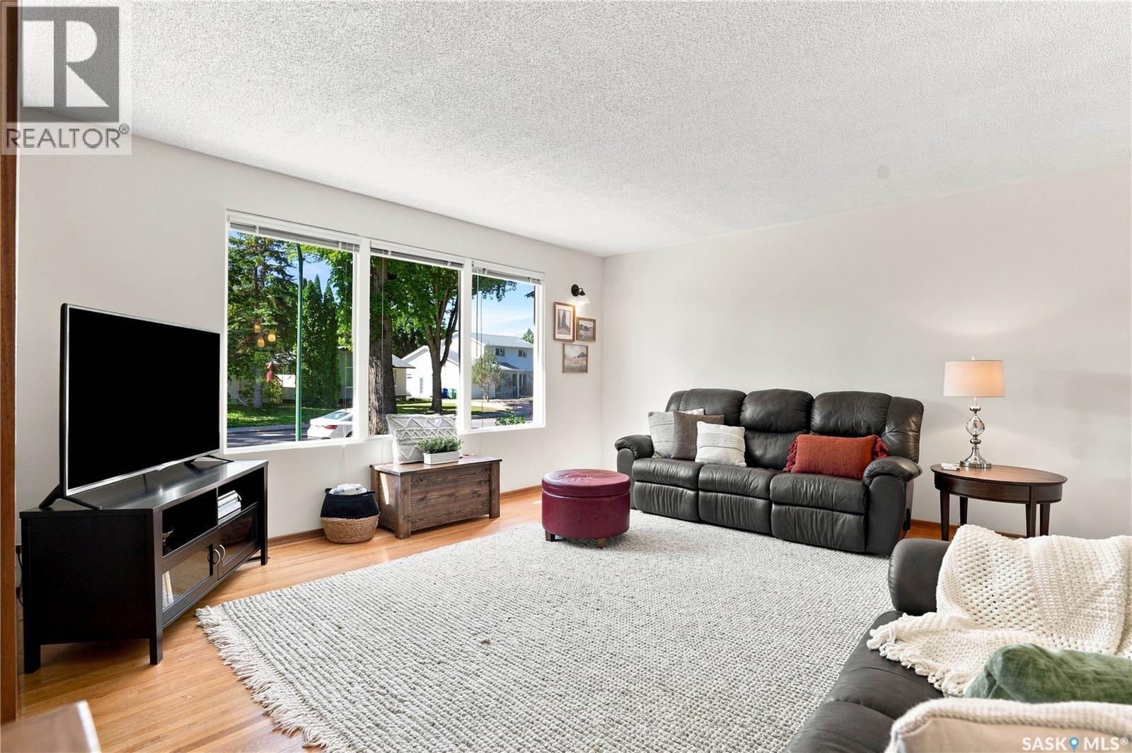 57 Potter Crescent, Saskatoon, SK - Indoor Photo Showing Living Room