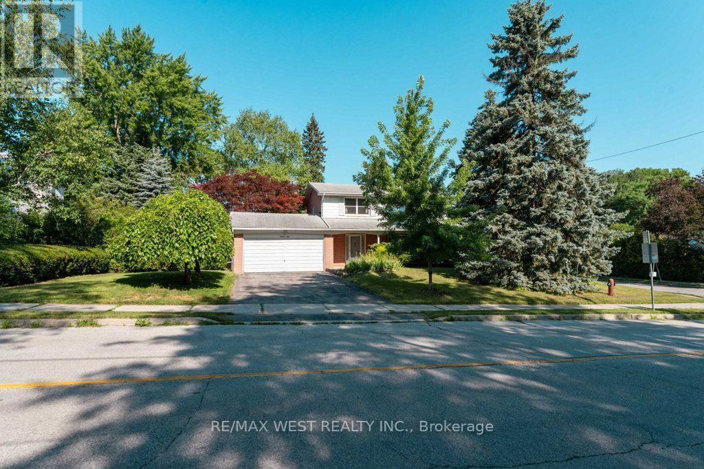 2 Robinter Drive, Toronto, ON - Outdoor