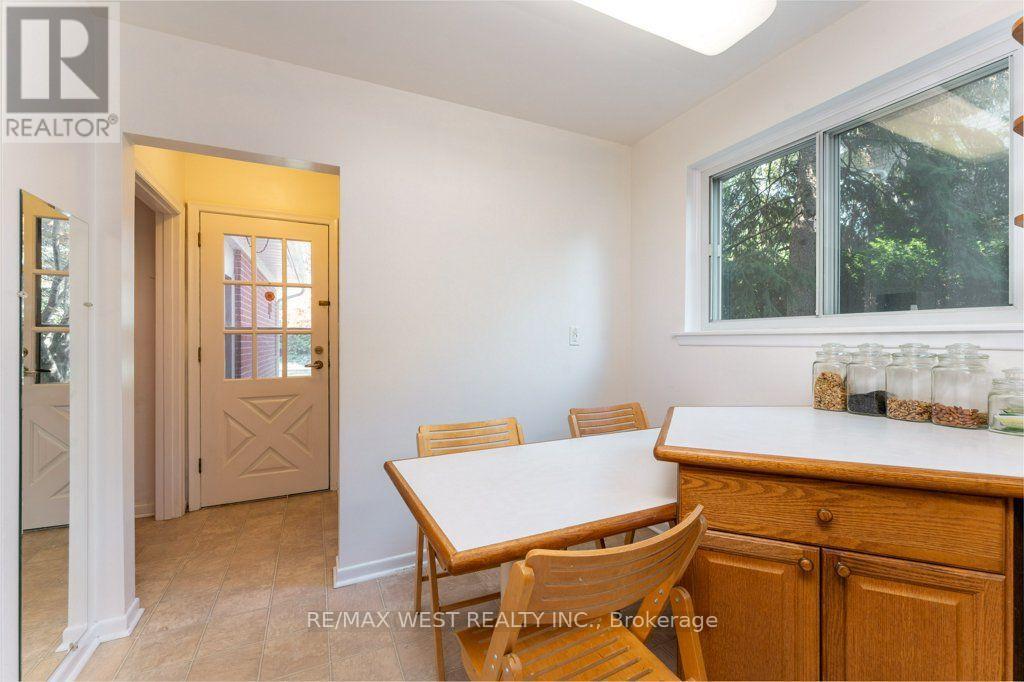 2 Robinter Drive, Toronto, ON - Indoor