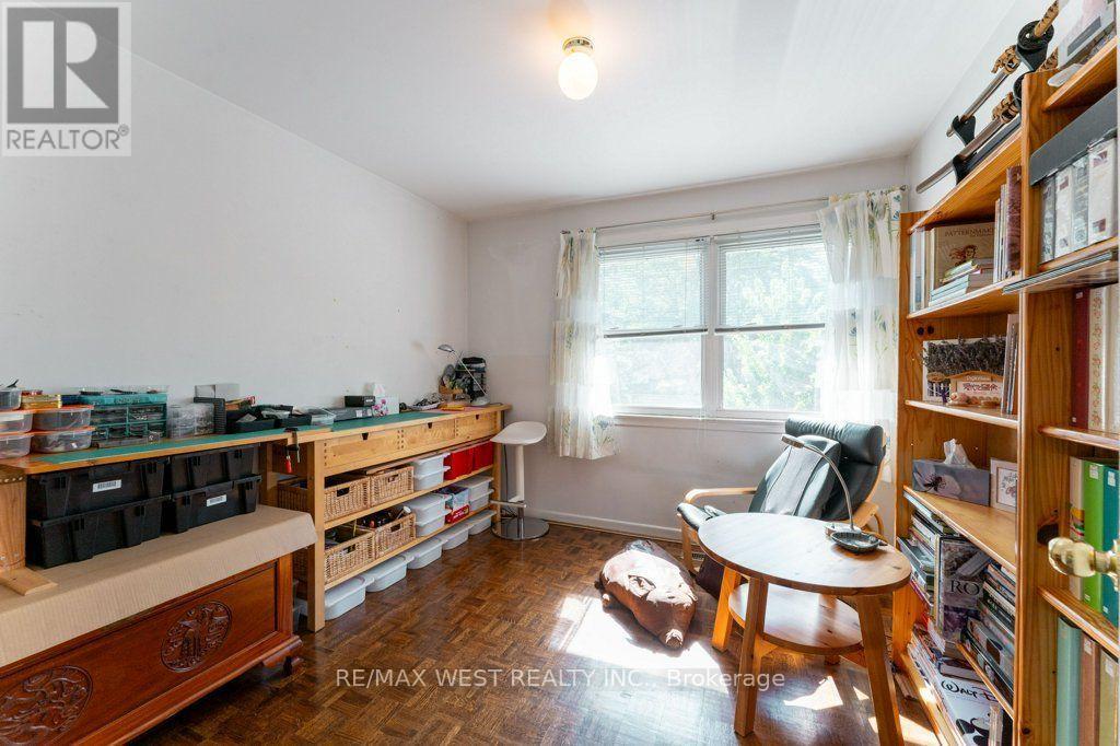 2 Robinter Drive, Toronto, ON - Indoor