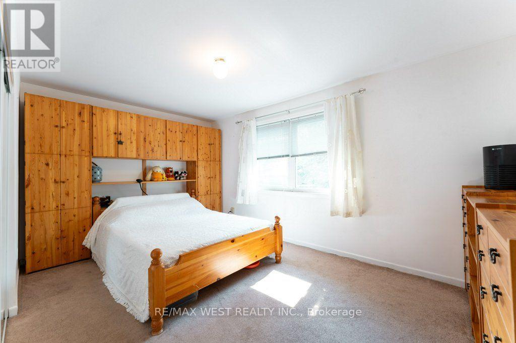 2 Robinter Drive, Toronto, ON - Indoor Photo Showing Bedroom