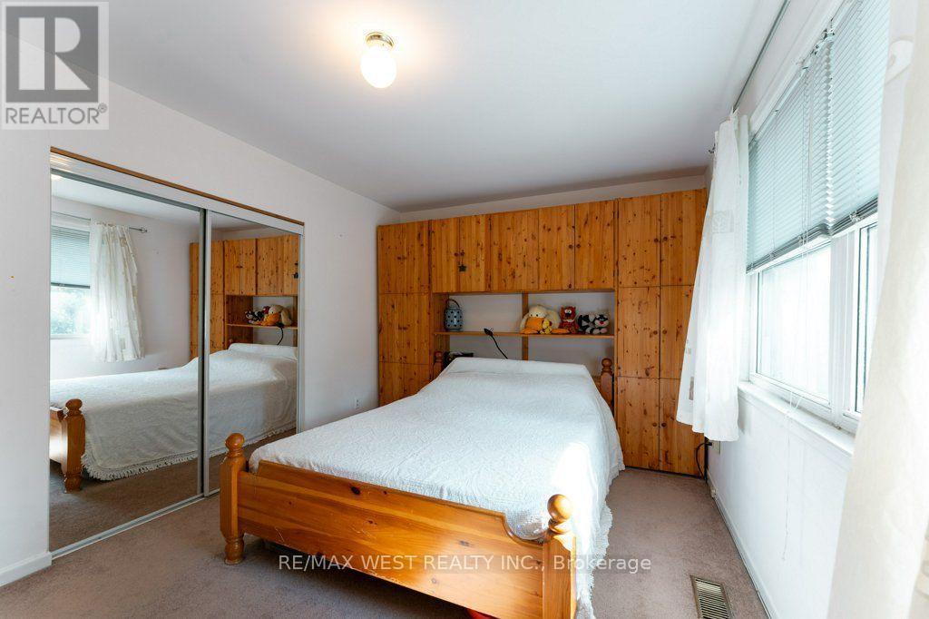 2 Robinter Drive, Toronto, ON - Indoor Photo Showing Bedroom