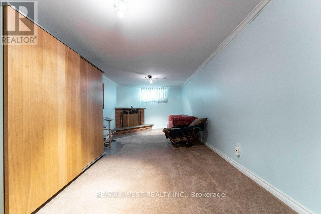2 Robinter Drive, Toronto, ON - Indoor Photo Showing Other Room