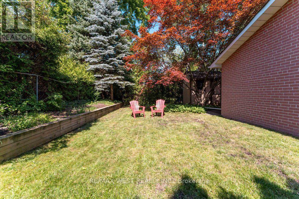 2 Robinter Drive, Toronto, ON - Outdoor
