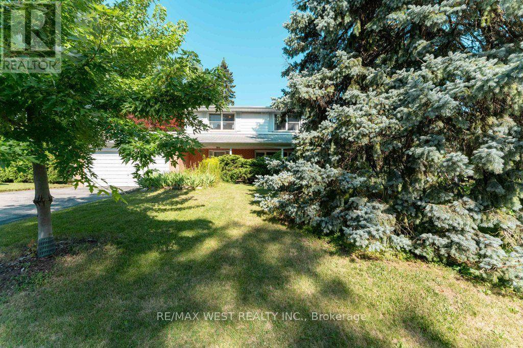 2 Robinter Drive, Toronto, ON - Outdoor