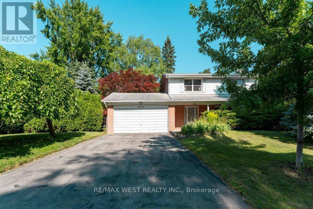 2 Robinter Drive, Toronto, ON - Outdoor