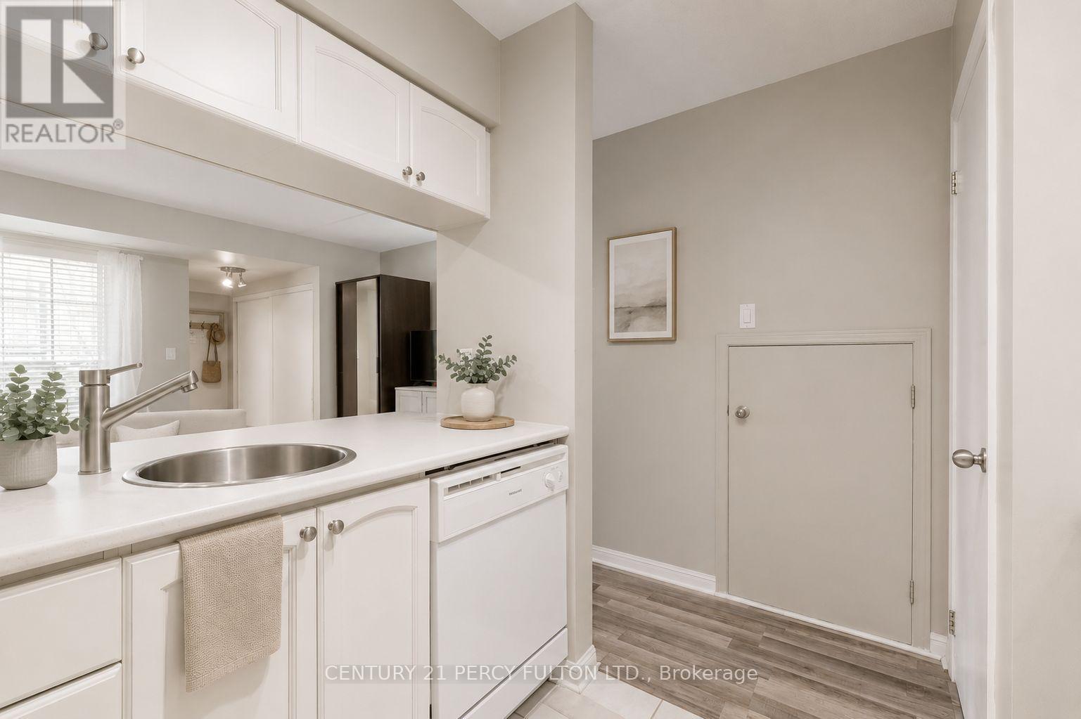 538 - 3 Everson Drive, Toronto, ON - Indoor Photo Showing Kitchen