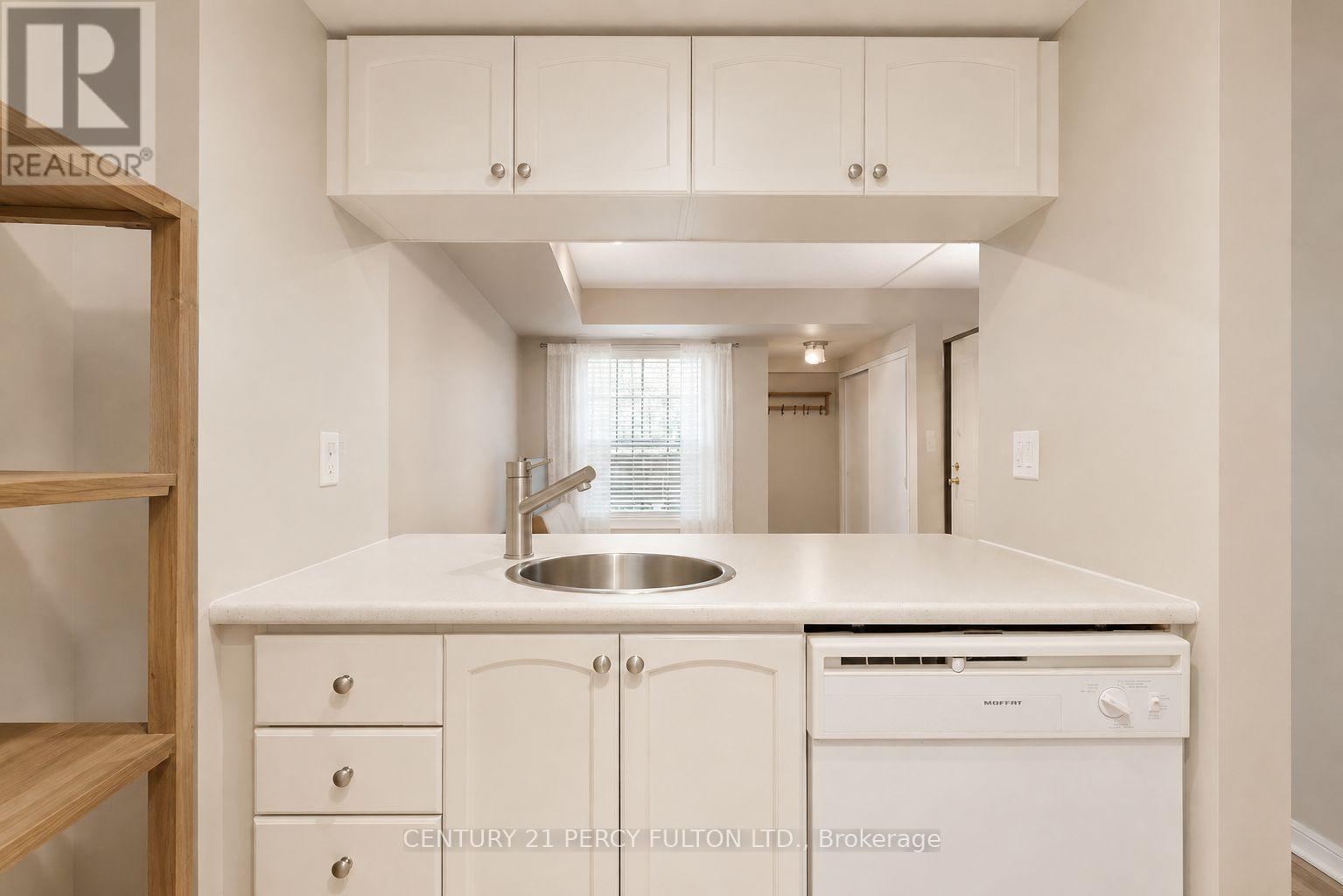 538 - 3 Everson Drive, Toronto, ON - Indoor Photo Showing Kitchen