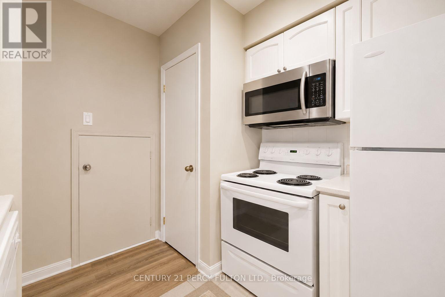 538 - 3 Everson Drive, Toronto, ON - Indoor Photo Showing Kitchen