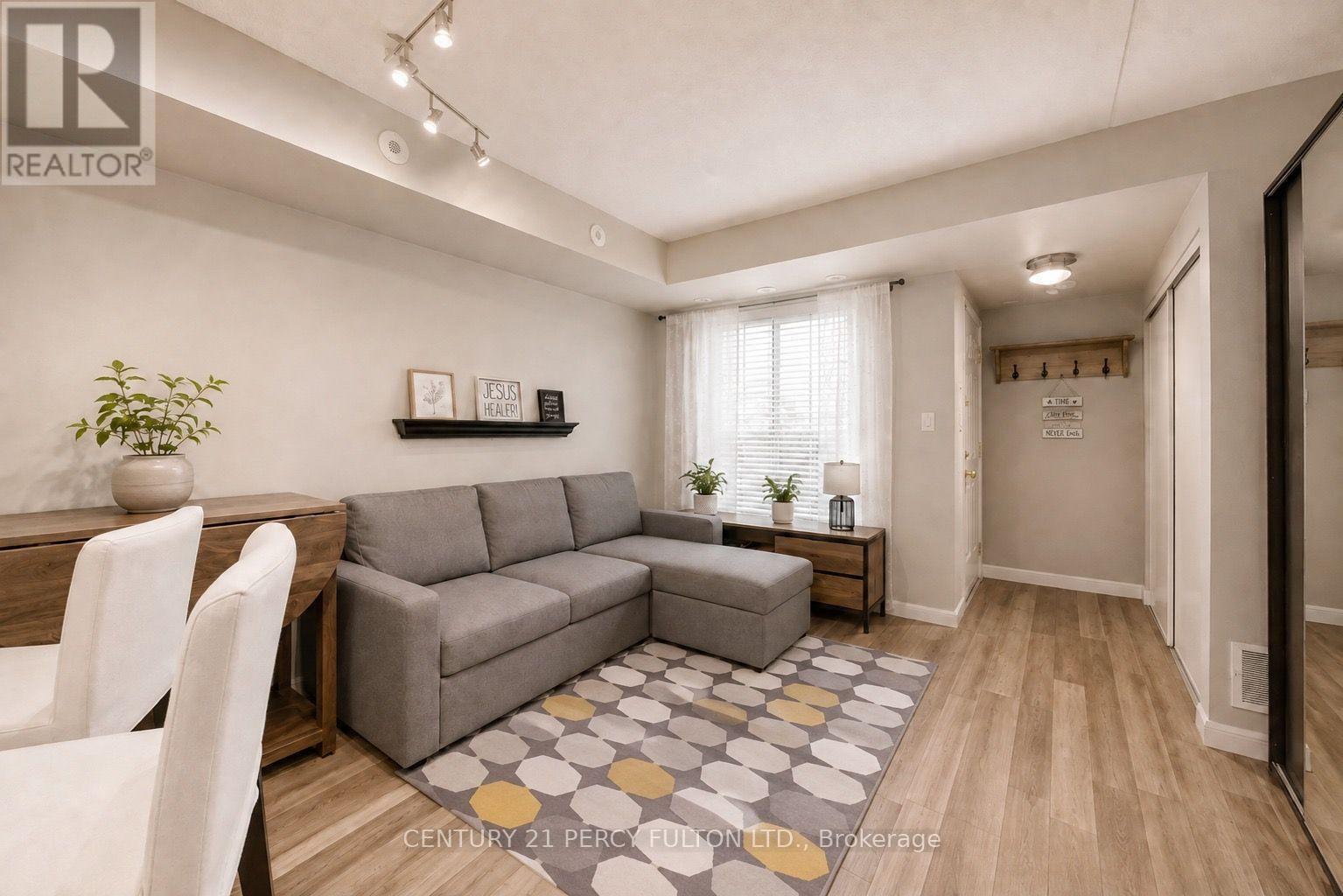 538 - 3 Everson Drive, Toronto, ON - Indoor Photo Showing Living Room