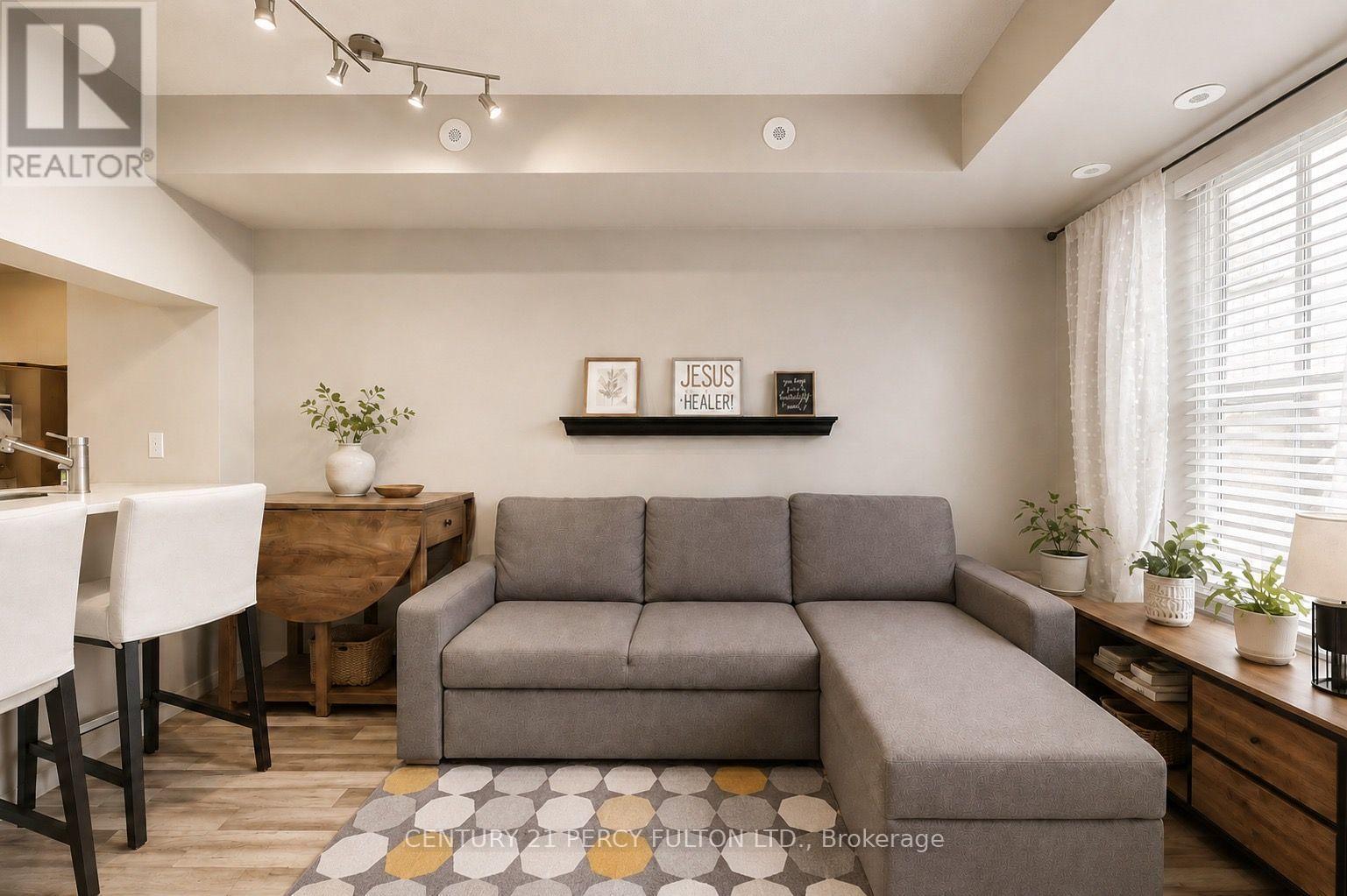 538 - 3 Everson Drive, Toronto, ON - Indoor Photo Showing Living Room