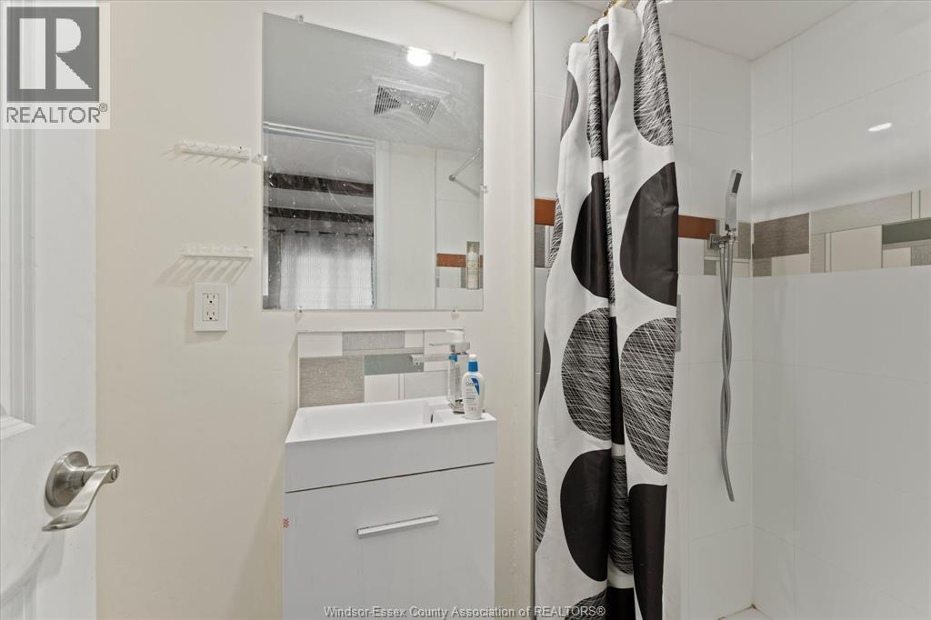 475 Mckay Avenue, Windsor, ON - Indoor