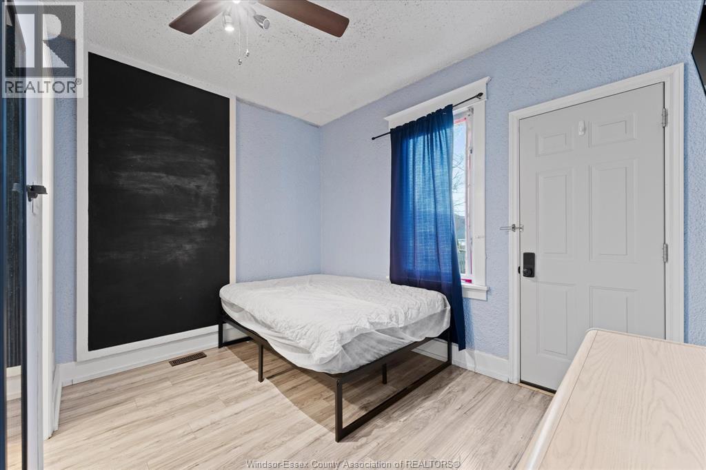 475 Mckay Avenue, Windsor, ON - Indoor Photo Showing Bedroom