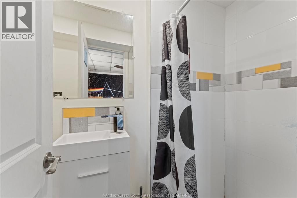 475 Mckay Avenue, Windsor, ON - Indoor
