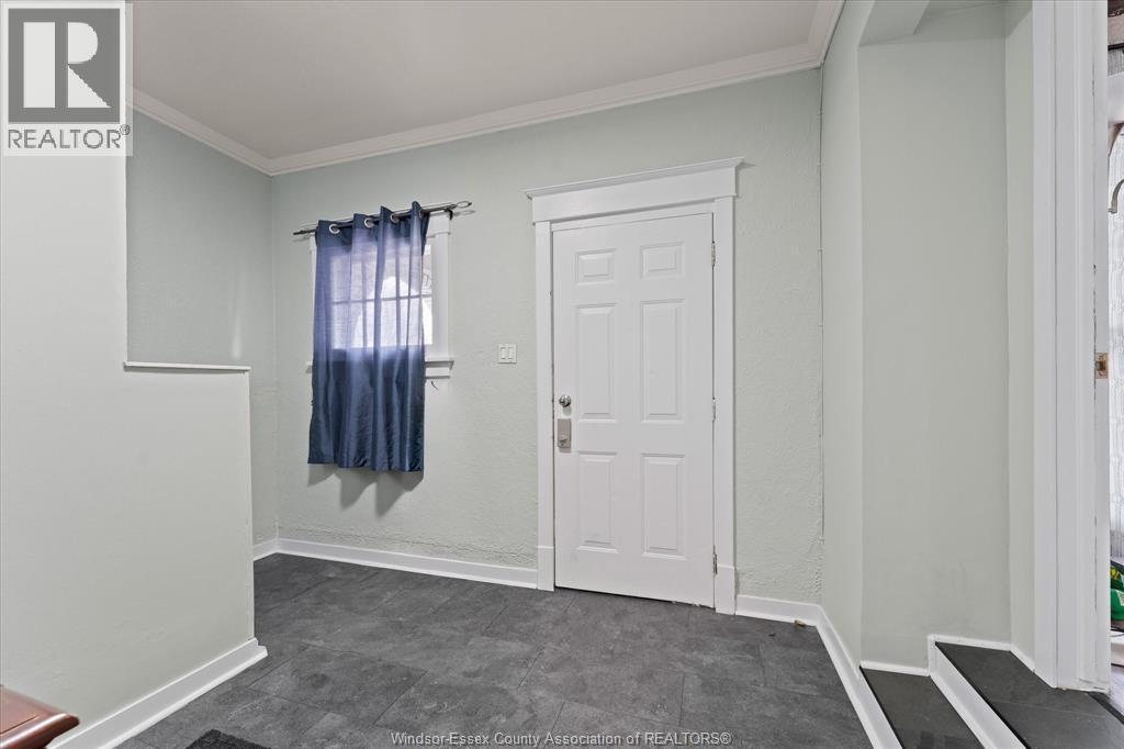 475 Mckay Avenue, Windsor, ON - Indoor