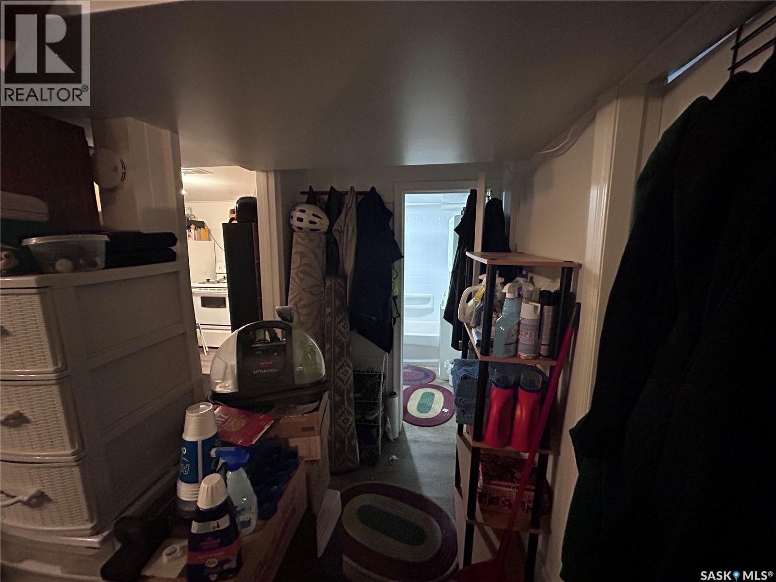 606 Balmoral Street, Saskatoon, SK - Indoor