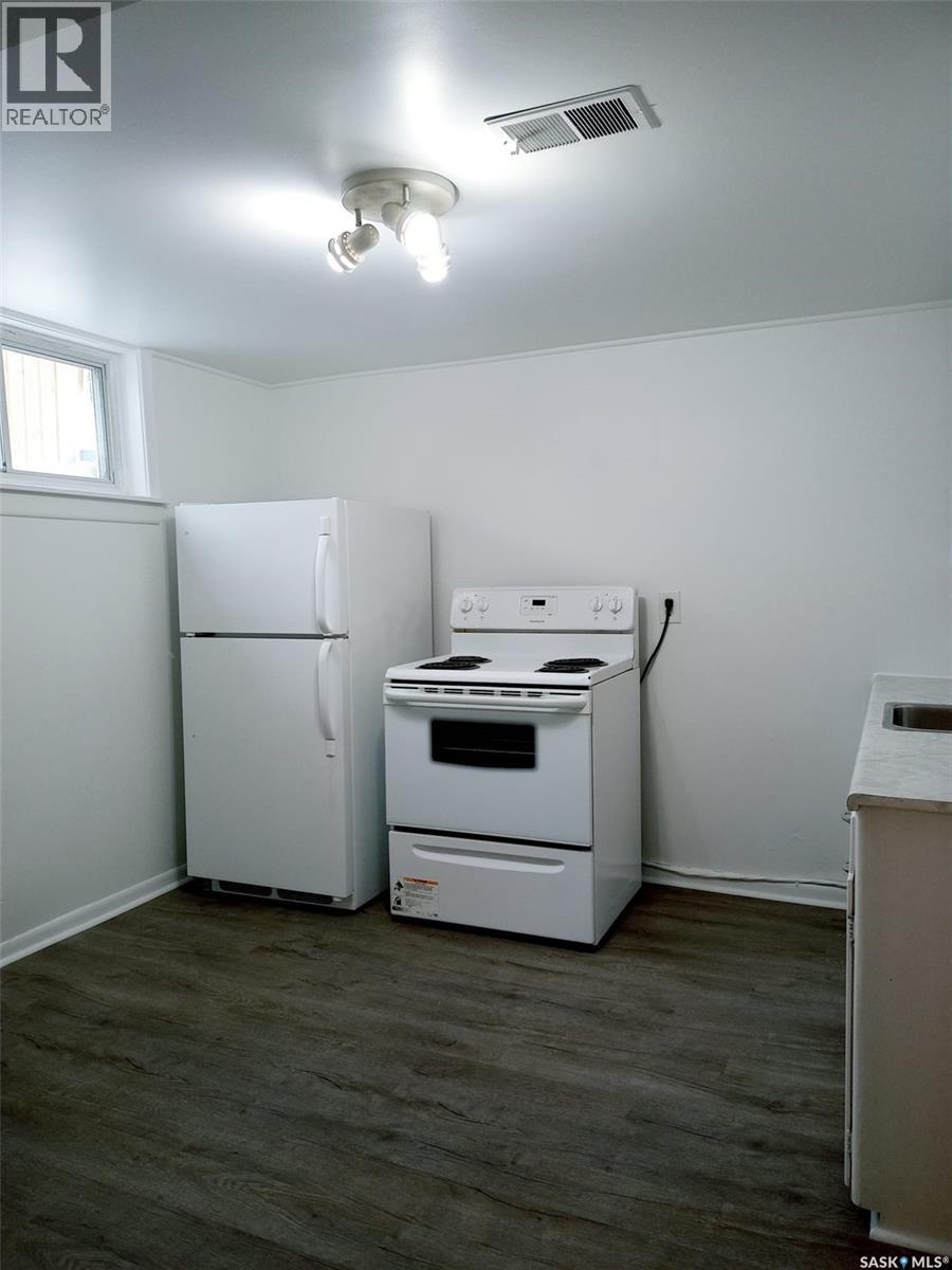 606 Balmoral Street, Saskatoon, SK - Indoor Photo Showing Kitchen