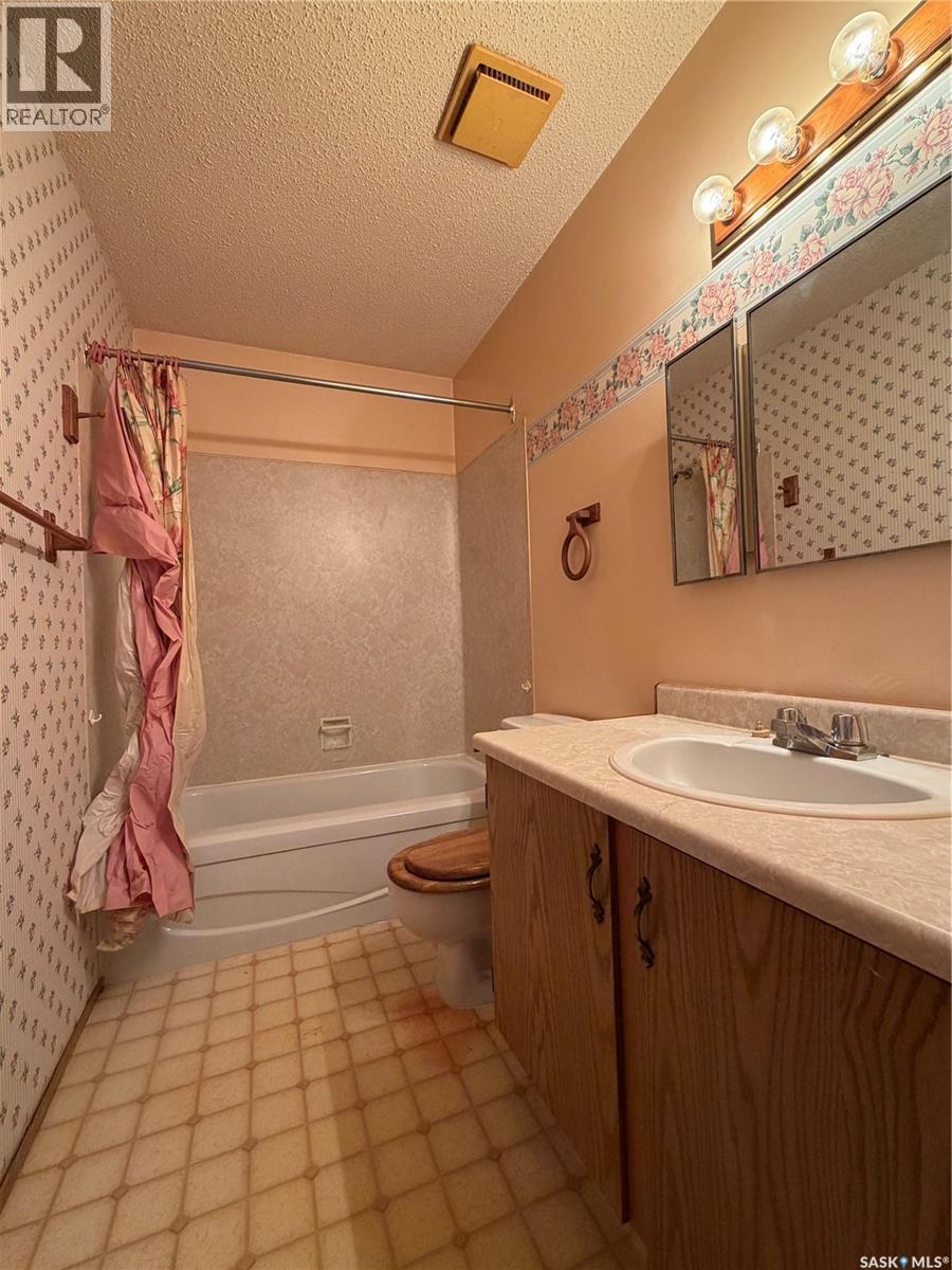 18 Cedar Meadow Drive, Regina, SK