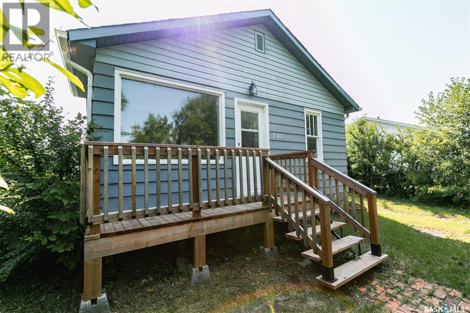 241 Manitoba Avenue, Kerrobert, SK - Outdoor With Exterior