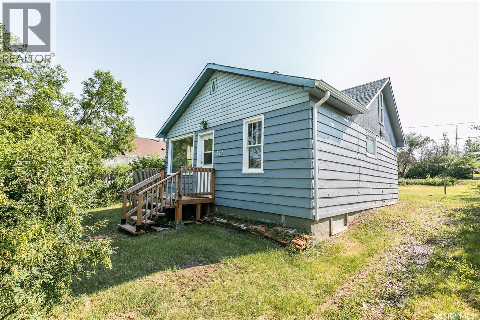 241 Manitoba Avenue, Kerrobert, SK - Outdoor