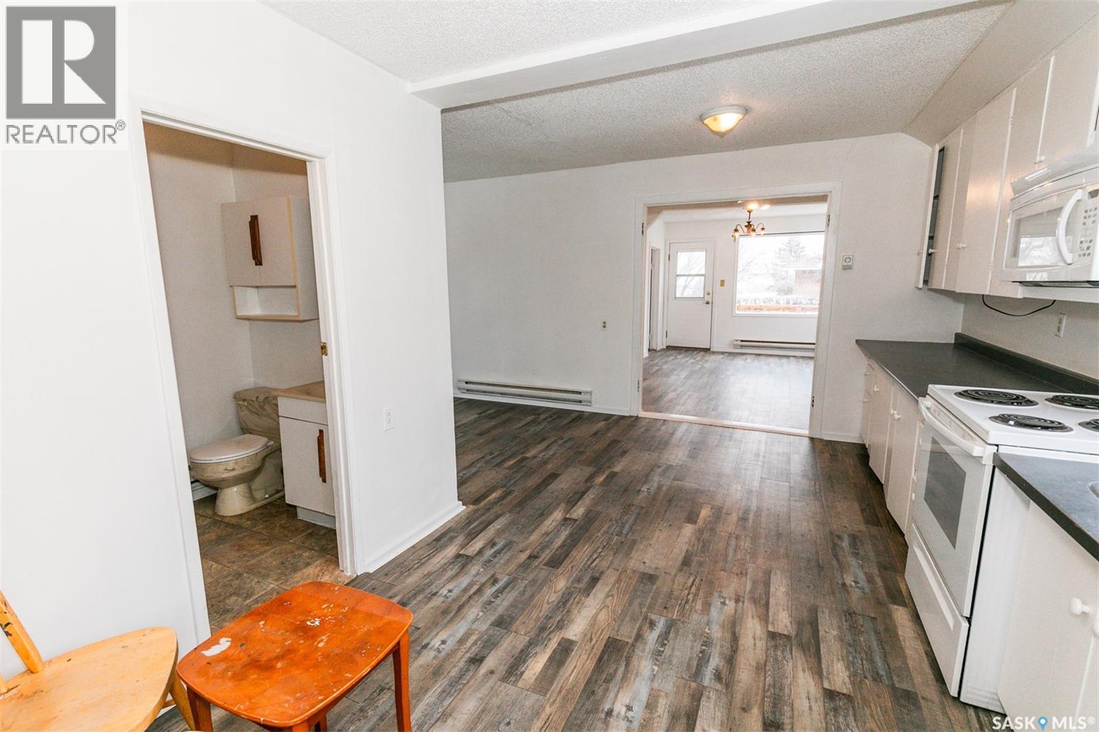 241 Manitoba Avenue, Kerrobert, SK - Indoor Photo Showing Kitchen